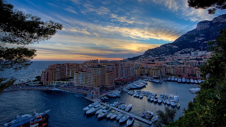 banyak perahu putih, Monako, matahari terbenam, pantai, perahu, pelabuhan, dermaga, kota, lanskap kota, pohon, laut, Wallpaper HD