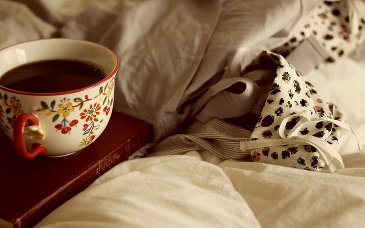 white and red floral ceramic mug, coffee, cup, breakfast, bed, HD wallpaper