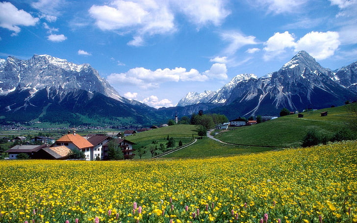 Zugspitze Бавария в Германия Пейзаж Пролетно планинско село със снежни планини Ливадни цветя Небо Hd Тапет 3840 × 2400, HD тапет