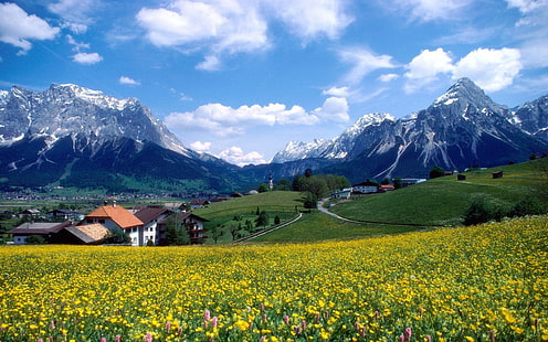 Zugspitze บาวาเรียในเยอรมนีภูมิทัศน์หมู่บ้านภูเขาฤดูใบไม้ผลิที่มีภูเขาหิมะทุ่งหญ้าดอกไม้ท้องฟ้าวอลเปเปอร์ HD 3840 × 2400, วอลล์เปเปอร์ HD HD wallpaper