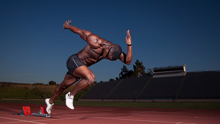 мужские черные шорты под давлением, старт, мышцы, бегун, стадион, спортсмен, бицепс, HD обои