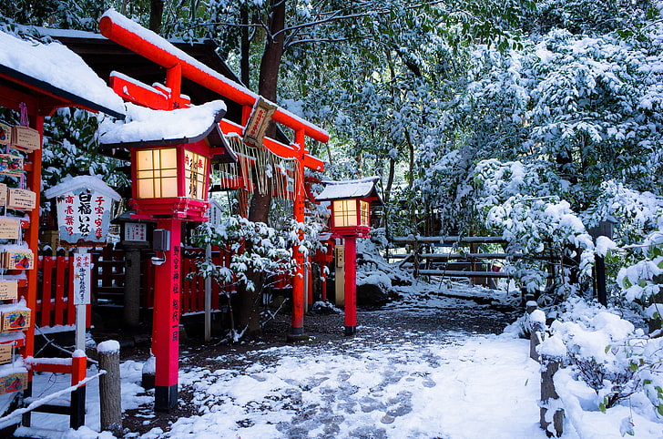 porte tori rouge, hiver, neige, Japon, lumières, temple, les portes, Kyoto, Torii, porte Torii, sanctuaire de Nonomiya, temple Nonomiya, Fond d'écran HD