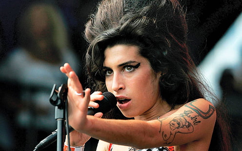 Amy Winehouse Bernyanyi, amy, gadis, artis, Wallpaper HD HD wallpaper