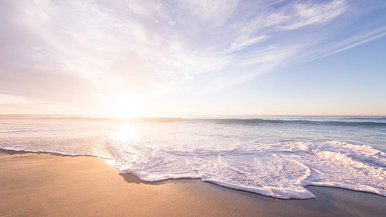 крайбрежие, пясък, пясъчен плаж, изгрев, вода, плаж, слънчева светлина, облак, вятърна вълна, море, сутрин, вълна, пяна, спокойствие, бряг, океан, хоризонт, небе, HD тапет HD wallpaper