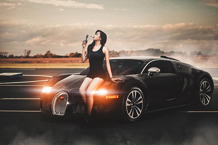 Bugatti Veyron nero, ragazza, nero, pantaloncini, Mike, figura, brunetta, occhiali, asiatico, auto, fari, sul cofano, Sfondo HD