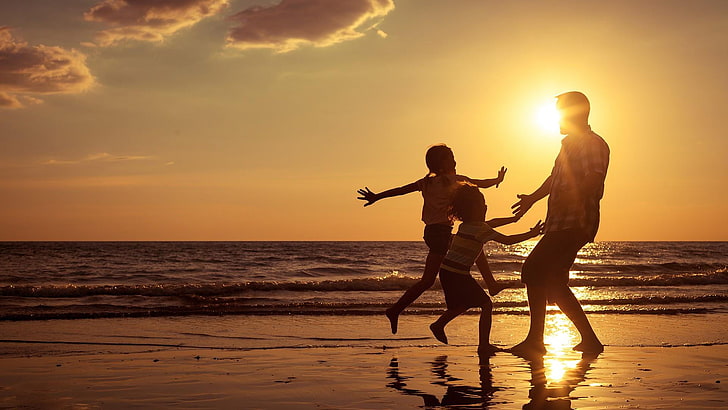 พ่อคนหนุ่มเด็กเด็กเด็กลูกสาวลูกชายวิ่งชายหาดมหาสมุทรพลบค่ำตอนเย็น, วอลล์เปเปอร์ HD