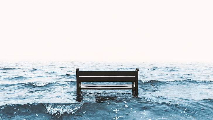 مقعد خشبي بني ، مقاعد البدلاء ، البحر ، الأمواج، خلفية HD