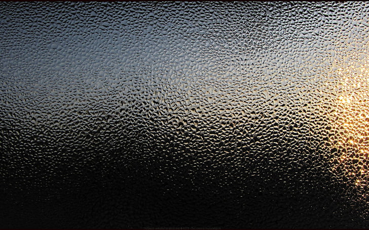 schwarzes Leder, Glasmalerei, Fenster, Wassertropfen, Textur, Wasser auf Glas, Sonnenlicht, Makro, Minimalismus, HD-Hintergrundbild