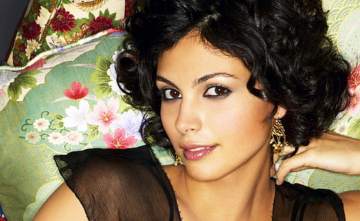 Morena Baccarin, pair of women's gold-colored earrings, Female celebrities, Morena Baccarin, actress, brazil, cuty, italian, morena, baccarin, HD wallpaper HD wallpaper