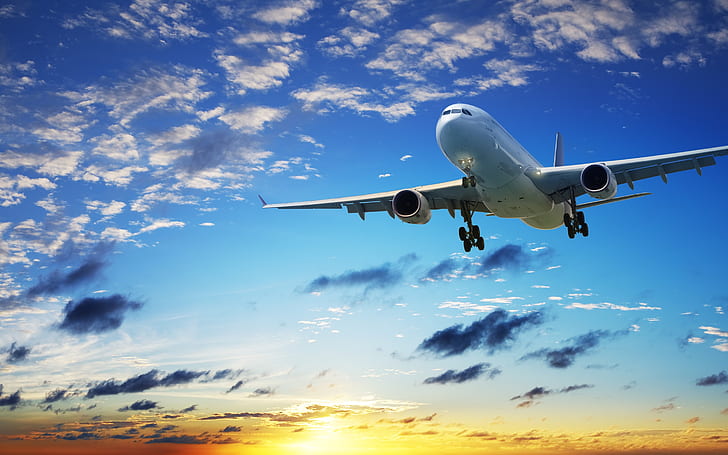 大きな飛行機の飛行、白い旅客機、背景、空、雲、飛行機、日没、 HDデスクトップの壁紙