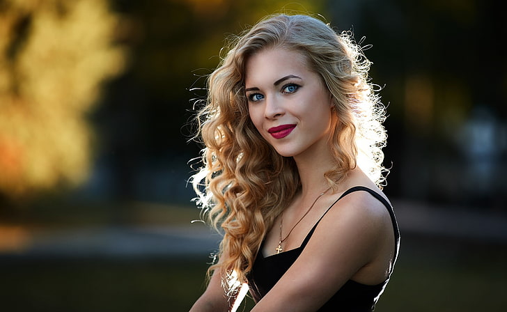 kvinnor, modell, Sergey Baryshev, blå ögon, blond, långt hår, lockigt hår, skärpedjup, leende, smink, ansikte, porträtt, HD tapet