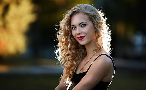 Frauen, Modell, Sergey Baryshev, blaue Augen, Blondine, langes Haar, lockiges Haar, Schärfentiefe, Lächeln, Make-up, Gesicht, Porträt, HD-Hintergrundbild HD wallpaper