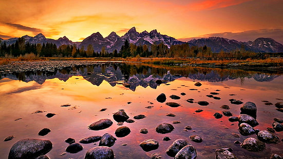 夕日、オレンジ色の夕日、赤い夕日、アメリカ、アメリカ合衆国、ワイオミング州、石、スネーク川、テトン山脈、日光、風景、夜、反射、国立公園、岩、湖、グランドティトン国立公園、山、グランドティトン、空、荒野、水、自然、 HDデスクトップの壁紙 HD wallpaper