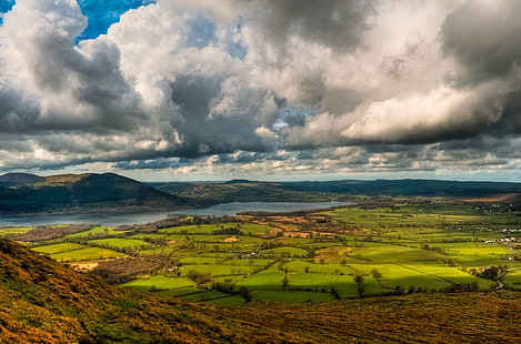 landskapsfotografering av grönt gräsfält nära vattnet under cumulus nimbus moln, Bassenthwaite sjön, Cumbria, Bassenthwaite sjön, Cumbria, Moln, Bassenthwaite Lake, Cumbria, landskapsfotografering, grönt gräs, gräsfält, vattensamling, cumulus, nimbus, HDR , Fält, Hill, Woods, Dag, Molnigt, natur, landskap, scenics, berg, lantlig scen, moln - Sky, fält, utomhus, sky, jordbruk, äng, dal, skönhet i naturen, grön färg, HD tapet HD wallpaper