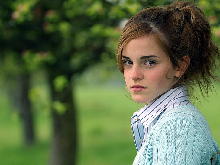 Emma Watson, wanita, berambut pirang, menatap penonton, bintik-bintik, sweter putih, kemeja putih, Wallpaper HD