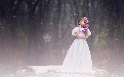 Niña linda, vestido blanco, nieve, vestido blanco de niña, lindo, pequeño, niña, blanco, vestido, nieve, Fondo de pantalla HD HD wallpaper