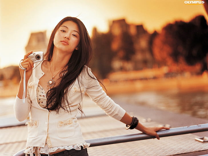 Jun Ji Hyun Korean Actress HD, blazer blanc pour femme, collier en argent, bracelet en cuir noir, célébrités, actrice, ji, hyun, coréen, jun, Fond d'écran HD