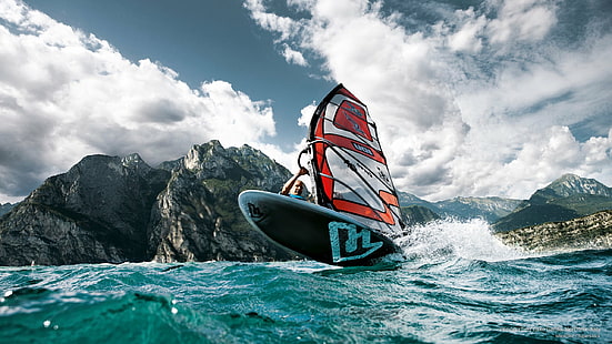 Windsurfen am Gardasee, Norditalien, Frühling / Sommer, HD-Hintergrundbild HD wallpaper