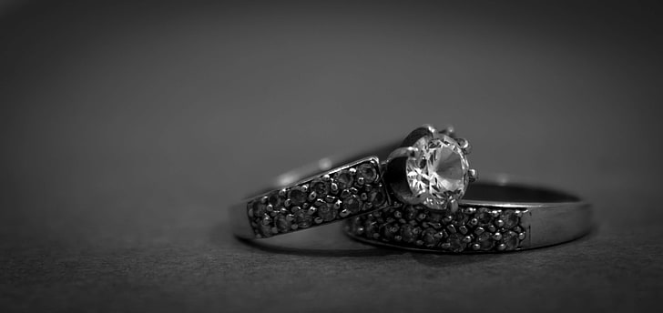 preto e branco, fechar-se, diamante, anéis de noivado, jóias, luxo, monocromático, precioso, anéis, brilhando, faixas de casamento, anéis de casamento, imagens de domínio público, HD papel de parede