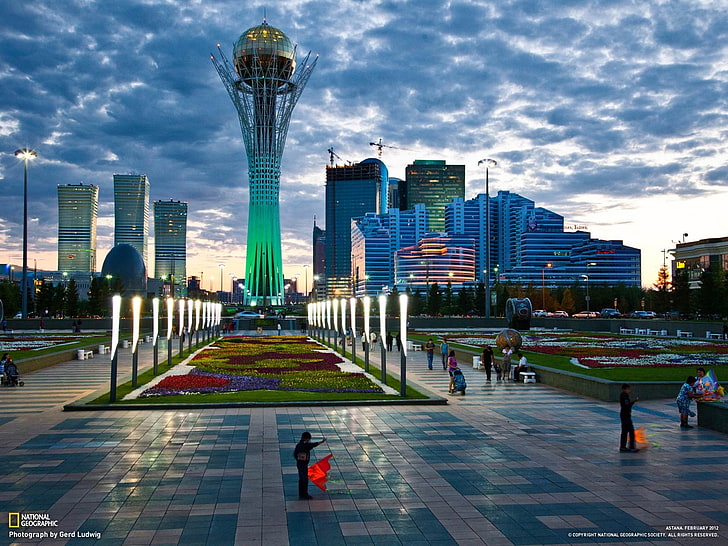 Bayterek Monument Kazakhstan-National Geographic W., niebiesko-szare budynki, Tapety HD