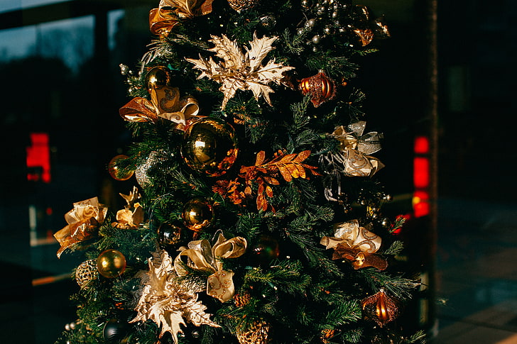 pohon Natal hijau, natal, pohon natal, mainan natal, tahun baru, Wallpaper HD