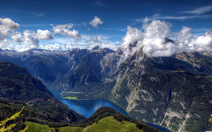 водно тяло между зелени планини, природа, река, планини, облаци, езеро, Германия, Königssee, HD тапет