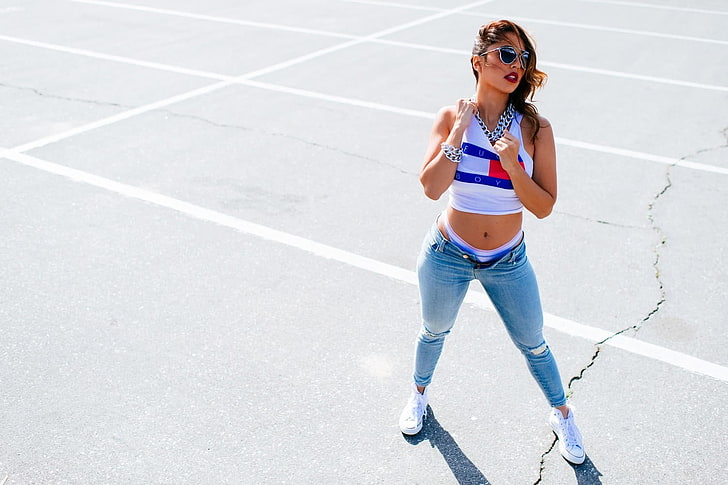 women's white Tommy Hilfiger cropped tank top, Tianna Gregory, women, model, torn jeans, women with glasses, HD wallpaper