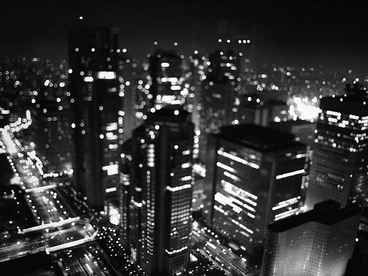 مباني المدينة ، أحادية اللون ، خوخه ، مناظر المدينة ، المدينة ، الليل ، الأضواء، خلفية HD
