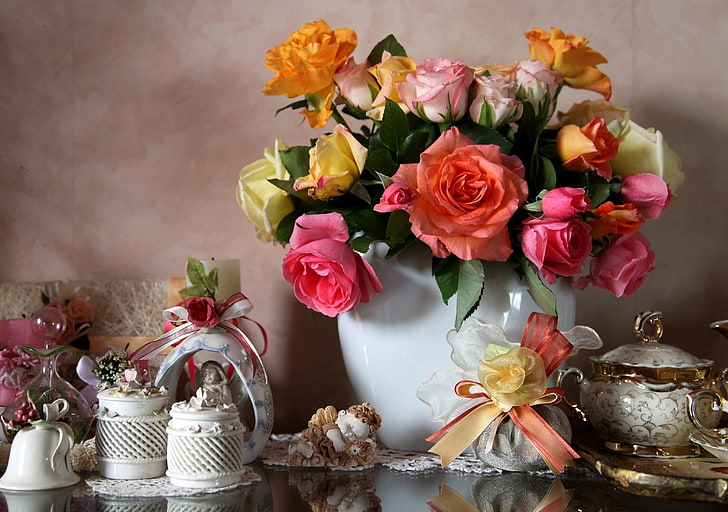 pink, white, and orange roses centerpiece, roses, flowers, bouquet, vase, porcelain, bow, HD wallpaper