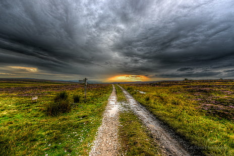ciel nuageux gris sur la route à côté des herbes vertes, à la recherche de couchers de soleil, gris, nuageux, ciel, route, vert, herbes, Barden, Skipton, North Yorkshire, coucher de soleil, nature, nuage - ciel, paysage, paysage nuageux, à l'extérieur, scène rurale, herbe, scénique, Fond d'écran HD HD wallpaper