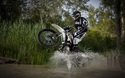 Motorcycle Obstacle Race, black and white motocross dirt bike, river, motorcycle, sports, extreme, HD wallpaper HD wallpaper