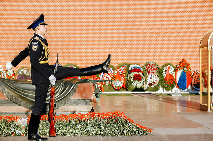 bunga, tentara, Moskow, Rusia, Hari Kemenangan, penjaga, dinding Kremlin, makam prajurit yang tidak dikenal, taman Alexander, nyala api abadi, Wallpaper HD