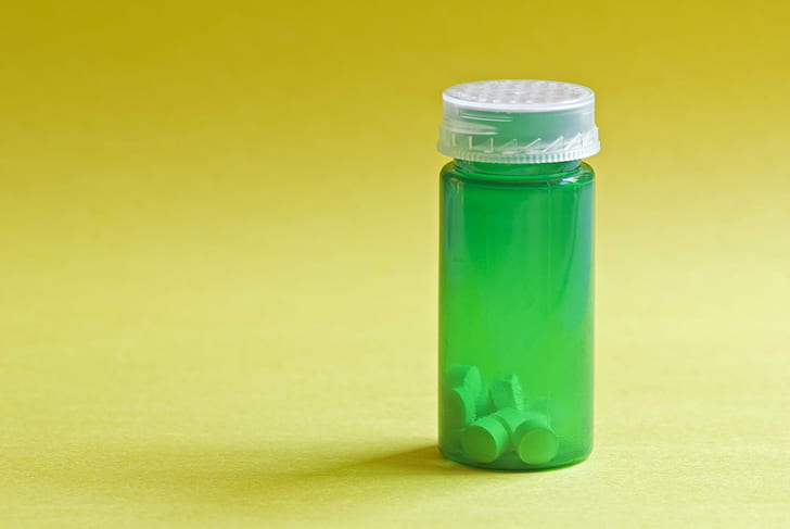 зелена полупрозрачна стъклена бутилка с лекарства, навици, зелена, полупрозрачна, стъклена чаша, лекарствена бутилка, хапчета, лекарства, Nikon D80, Nikon D80, медицина, здравеопазване и медицина, HD тапет