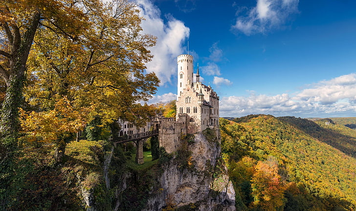 castelo bege, castelo branco, natureza, paisagem, arquitetura, árvores, rocha, castelo, Alemanha, torre, ponte, floresta, outono, nuvens, edifício antigo, Castelo de Lichtenstein (Württemberg), HD papel de parede