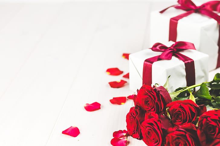 زهور ، هدية ، ورود ، بوكيه ، أحمر ، حب ، رومانسي ، عيد الحب ، صندوق هدايا، خلفية HD