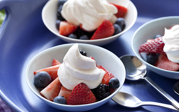 three white bowls, cranberries, strawberries, dessert, cream, HD wallpaper
