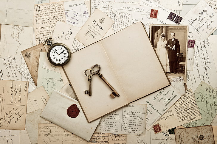 duas chaves de esqueleto de aço cinza e relógio de bolso, retrô, relógio, livro, fotos, vintage, letras, marca, selo de cera, HD papel de parede