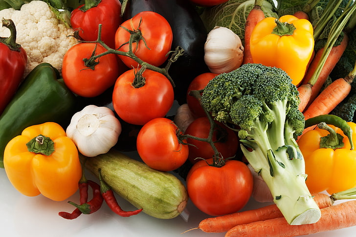 variety of vegetables, tomatoes, peppers, broccoli, zucchini, HD wallpaper