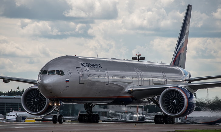 graues Flugzeug, Flügel, Turbine, Flughafen, Boeing, das Flugzeug, Aeroflot, Passagier, B-777, 3M0, HD-Hintergrundbild