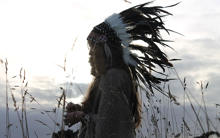 Schwarzweiss-Kopfschmuck, Ureinwohneramerikaner, Kopfschmuck, Frauen, Frauen draußen, indische Frauen, indischer Hut, HD-Hintergrundbild