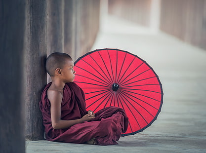 Young Buddhist Monk Meditating, Asia, Thailand, Travel, Young, Photography, Practices, Tradition, Umbrella, Faith, child, Vacation, Dharma, religion, culture, Buddhism, Monastery, Monk, visit, tourism, pray, spiritual, priest, beliefs, meditate, sitting down, HD wallpaper HD wallpaper