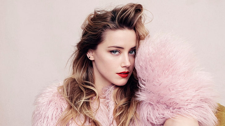 Frauen, Amber Heard, Schauspielerin, langes Haar, einfacher Hintergrund, Betrachter betrachtend, HD-Hintergrundbild