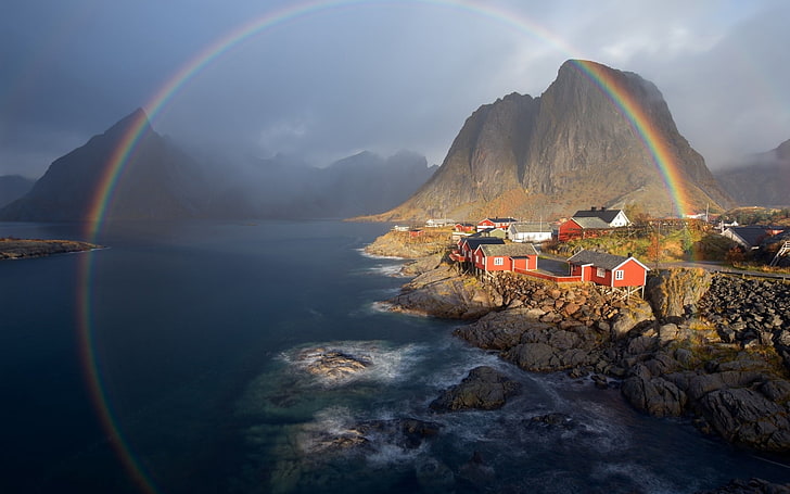 natur tapete, natur, landschaft, wasser, bäume, haus, norwegen, regenbogen, berge, fjord, felsen, meer, dorf, nebel, kreis, HD-Hintergrundbild