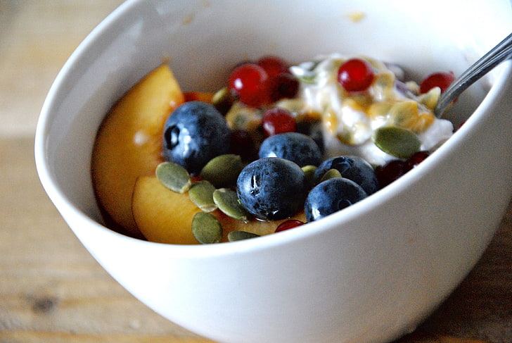 bowl of blueberries, cereal, blueberries, berries, peach, HD wallpaper
