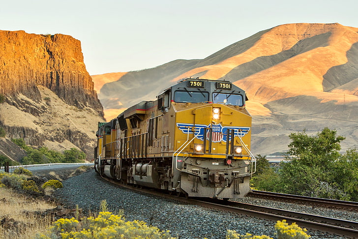 Locomotora amarilla tren, rieles, tren, coches, ferrocarril, locomotora, Fondo de pantalla HD