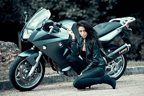 검은 BMW 스포츠 자전거, 소녀, 포즈, 오토바이, HD 배경 화면 HD wallpaper