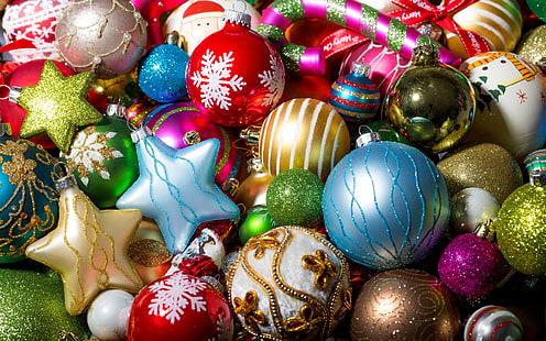 lotto assortito di palline, Capodanno, neve, ornamenti natalizi, decorazioni, Sfondo HD HD wallpaper