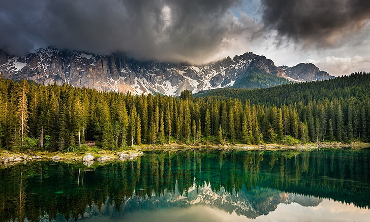 green and brown trees painting, lake, forest, mountains, clouds, water, green, reflection, trees, snowy peak, Alps, Italy, nature, landscape, HD wallpaper