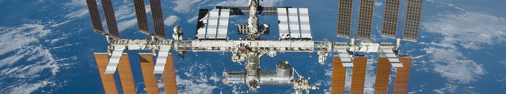 satelit putih dan emas, Stasiun Luar Angkasa Internasional, ISS, NASA, angkasa, Bumi, Tata Surya, orbit, Stasiun Orbital, putih, biru, coklat, Wallpaper HD HD wallpaper