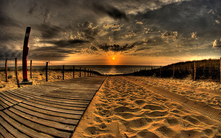 Puestas de sol Océano Playa Arena Pasarela de madera Cielo Nubes oscuras Fondo de escritorio Hd para Tablet PC y móvil 3840 × 2400, Fondo de pantalla HD